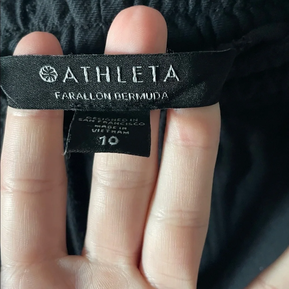 Athleta Men’s Black Farallon 9” Bermuda Shorts UPF50+ w/ Pockets - Size 10